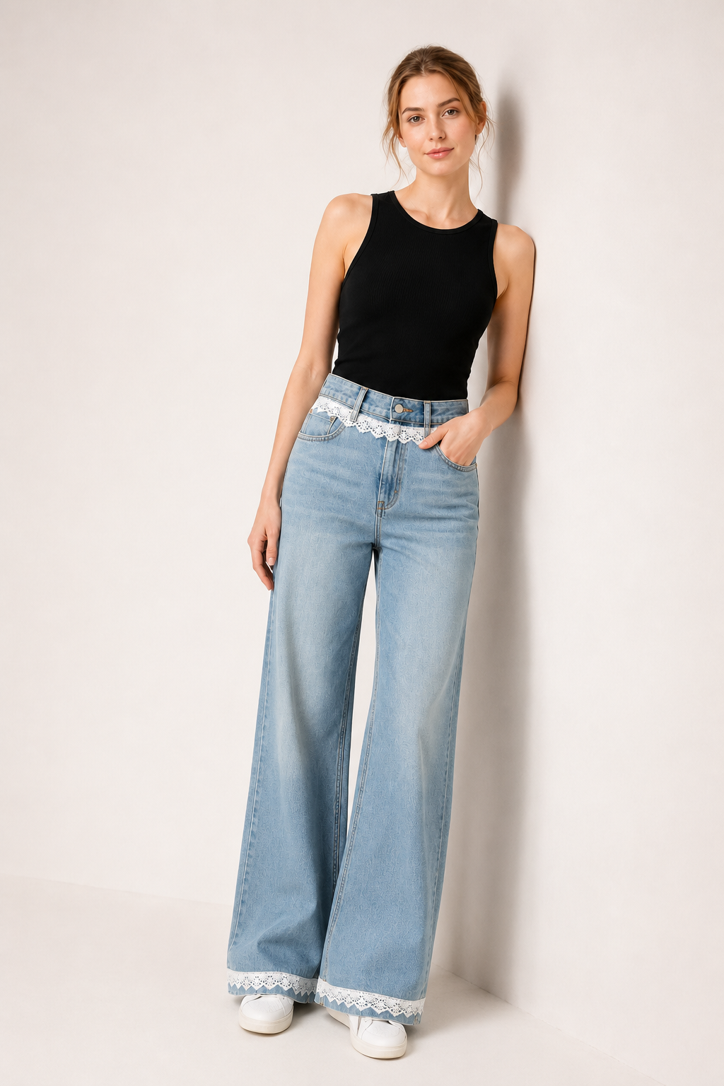 Damenjeans mit weitem Bein, hoher Leibhöhe und Spitzenverzierung – Irma