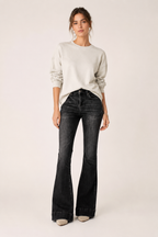 Elastische Damen-Jeans im Flare-Schnitt mit mittlerer Leibhöhe und weit ausgestelltem Bein – Elke