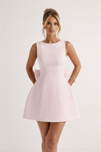Ärmelloses ärmelloses kurzes Kleid mit Schleife und offenem Rücken - Roxana