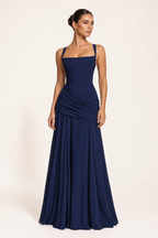 Langes Kleid für Hochzeitsgäste mit quadratischem Ausschnitt und drapiertem Rock – Adelheid