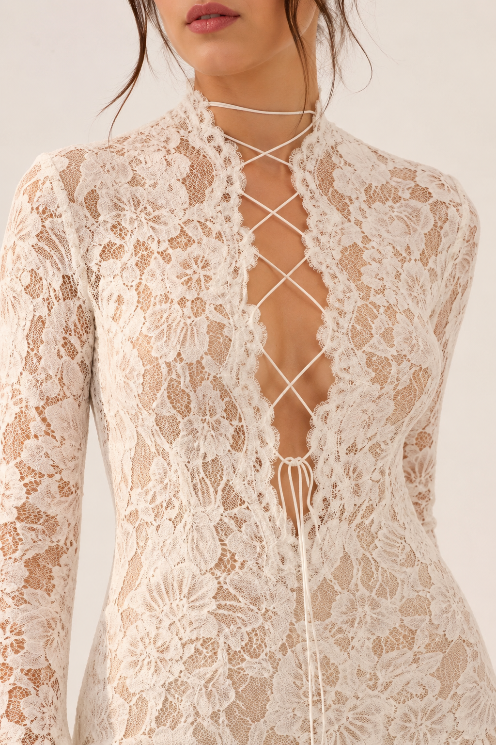 Langes Spitzenkleid für Damen mit gekreuztem Ausschnitt – Anneliese