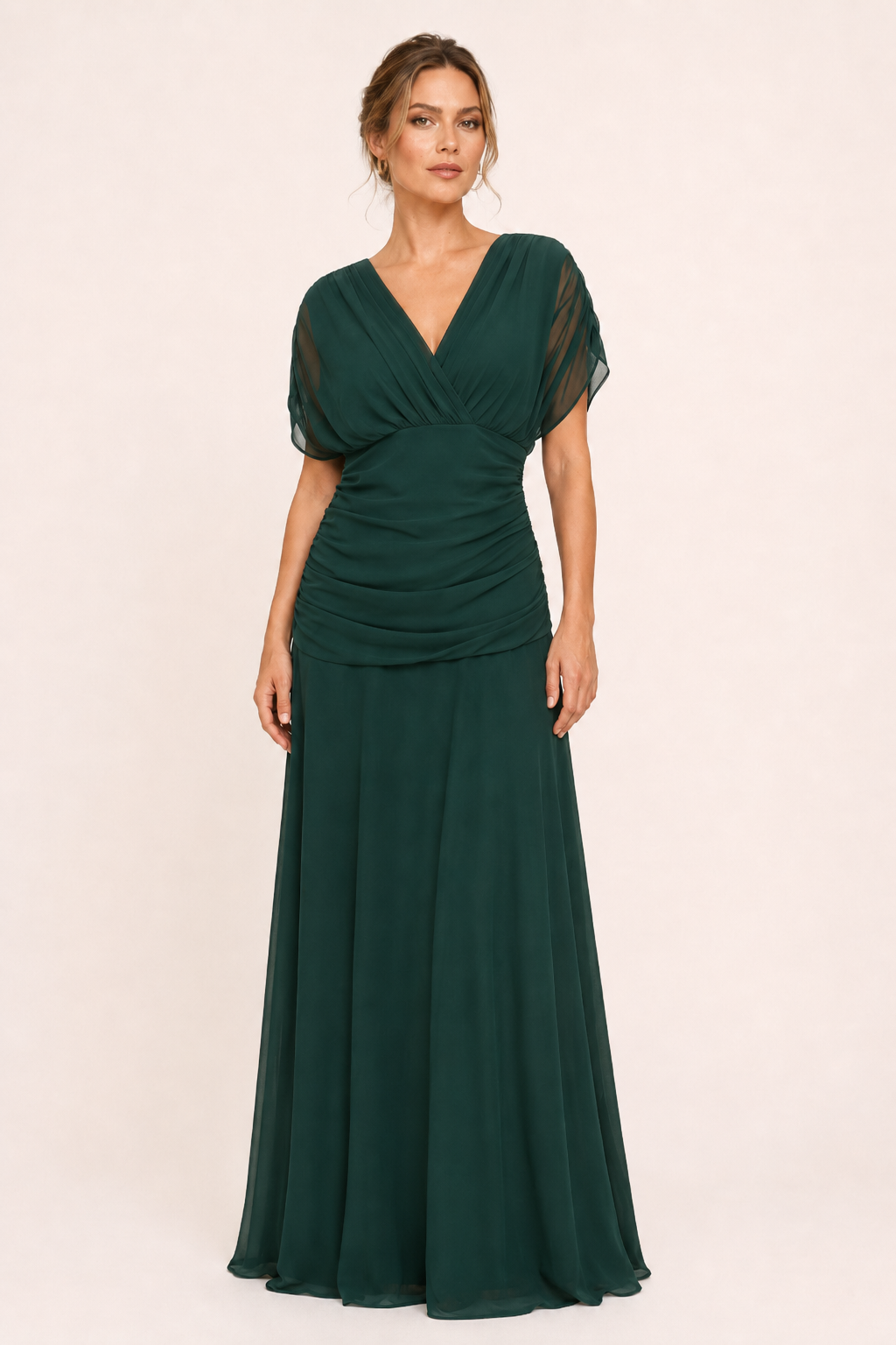 Langes, gerafftes Damenkleid mit V-Ausschnitt und freien Schultern – Marita