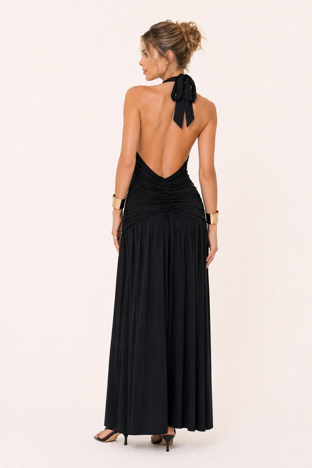 Langes Damenkleid mit gerafftem Neckholder-Ausschnitt - Monica
