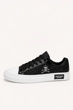 Lässige Herrensneaker mit Schnürung und Totenkopf-Motiv – Volker