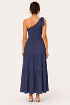 Langes Damenkleid mit einer Schulter, Schleife und Schlitz – Karla