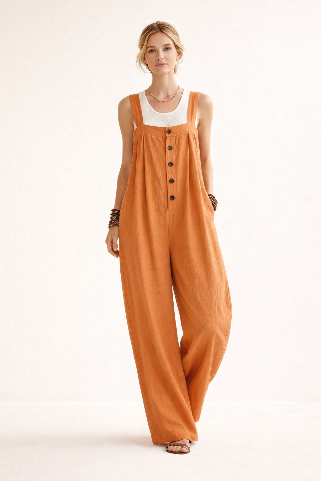 Langer Jumpsuit mit breiten Trägern und Knöpfen vorne für Frauen - Corinna
