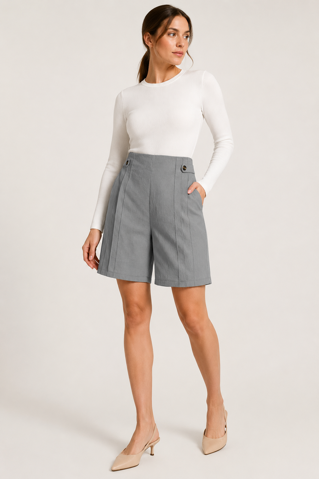 Hochgeschlossene Damen-Shorts mit seitlichen Knöpfen - Maren