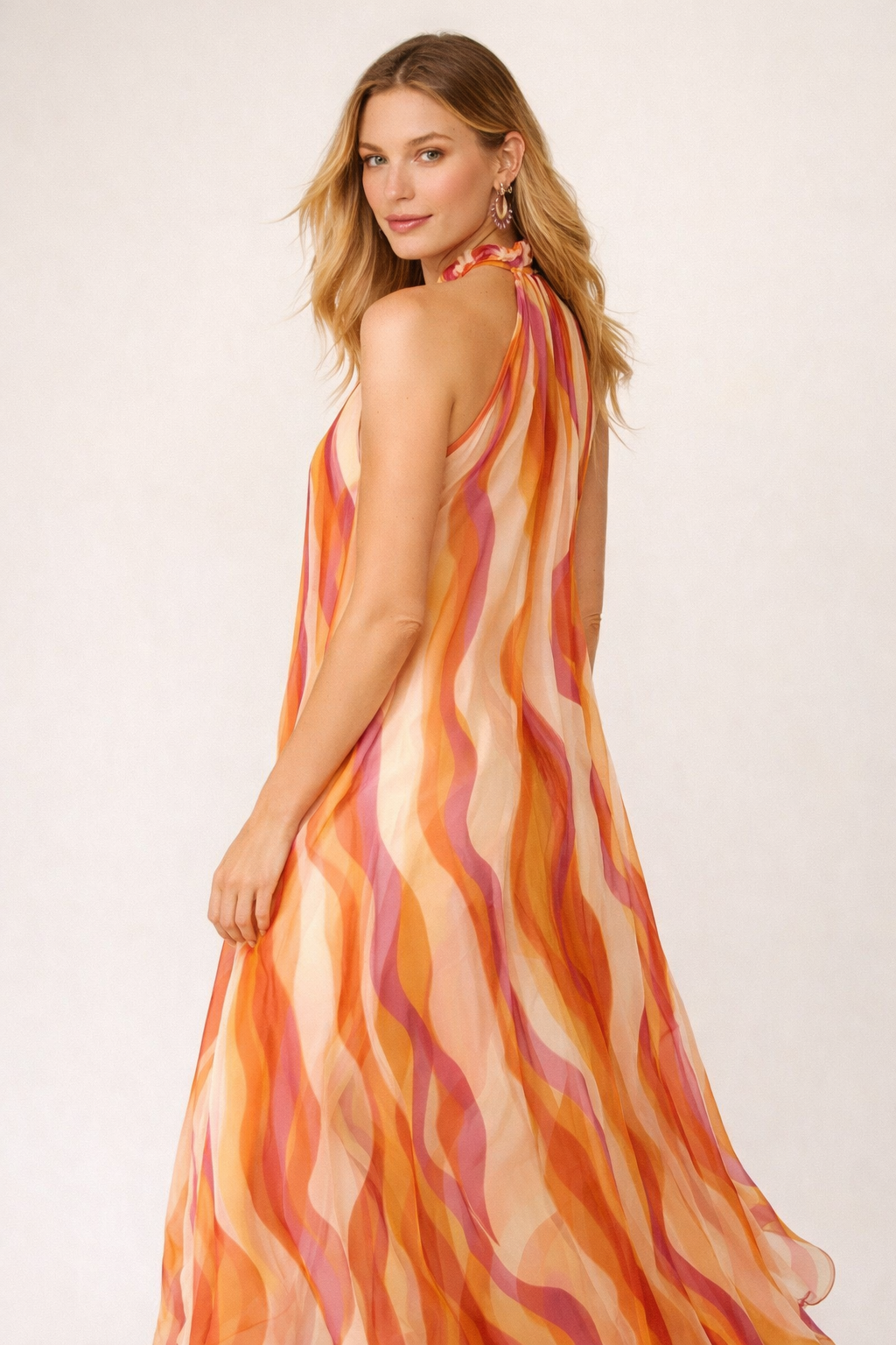 Cooles Maxikleid für Frauen mit Neckholder-Ausschnitt - Sophie