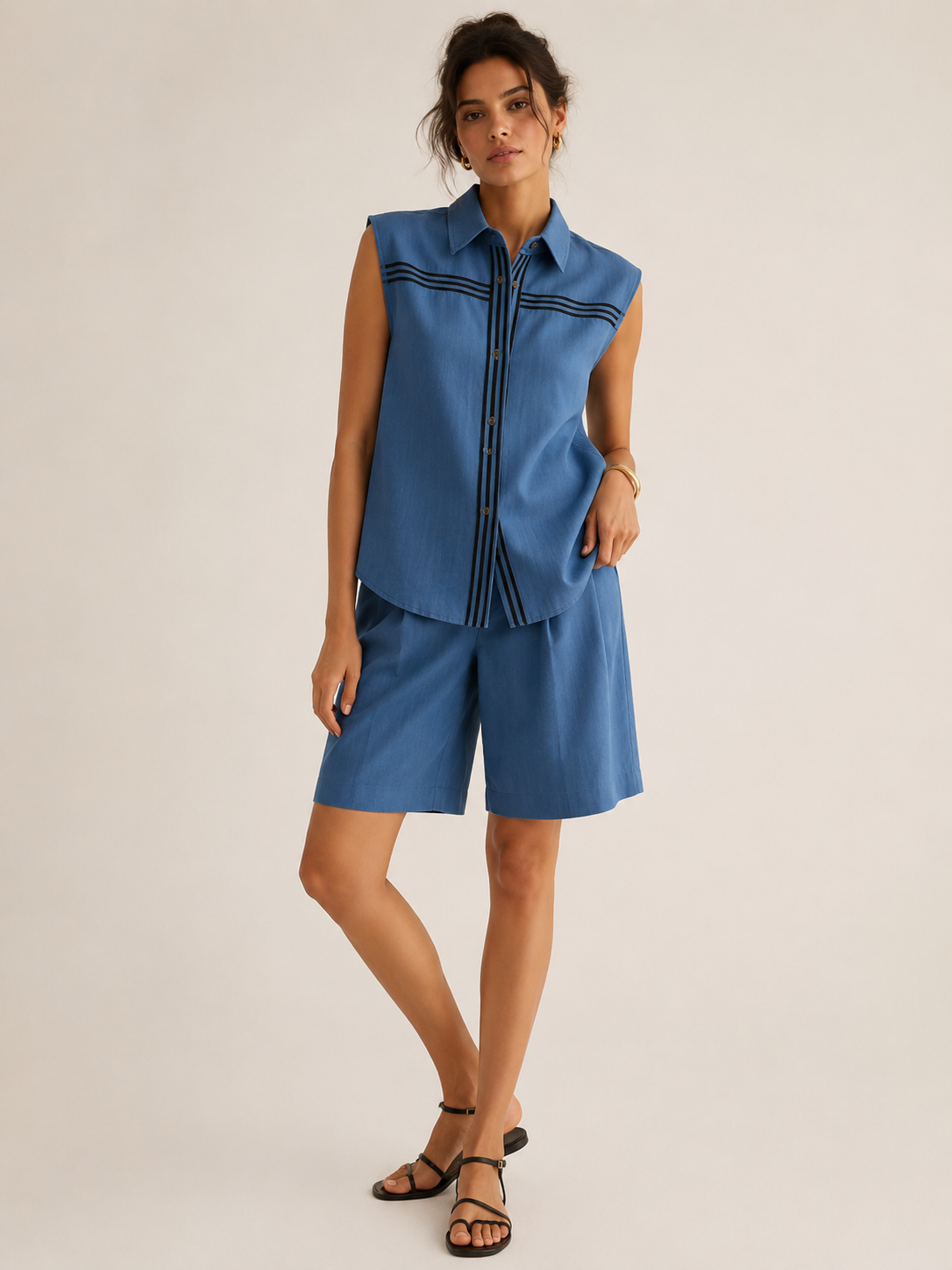 Zweiteiliges Sommer-Set für Damen mit ärmelloser Bluse und langen Shorts – Serena