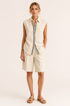Zweiteiliges Sommer-Set für Damen mit ärmelloser Bluse und langen Shorts – Serena