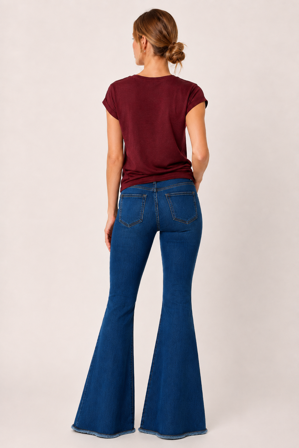 Damen-Jeans im Flare-Schnitt mit hoher Taille und ausgefranstem Saum – Anika