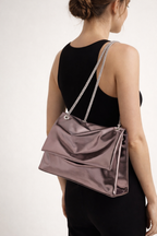 Damen-Umhängetasche mit Überschlag und Metallkette
