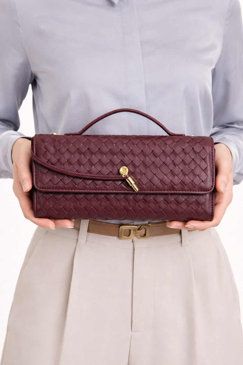 Baguette-Tasche für Frauen mit gewebter Struktur und verstellbarem Riemen