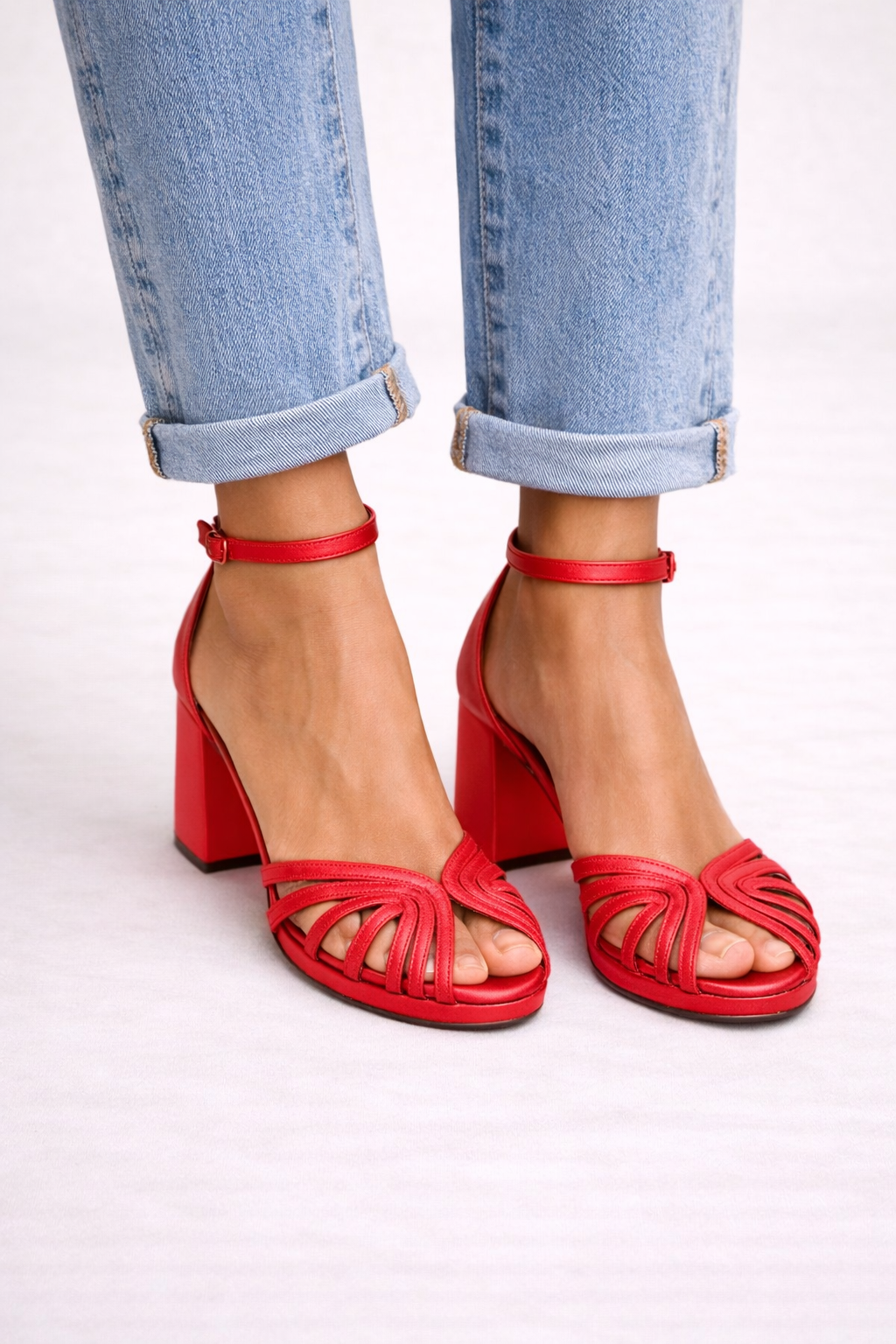 Damensandalen mit offenen Riemen und breitem Absatz - Apolline