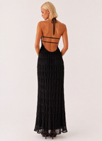 Langes, plissiertes Sommerkleid mit elegantem Neckholder-Ausschnitt – Tilda