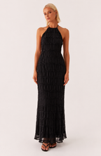 Langes, plissiertes Sommerkleid mit elegantem Neckholder-Ausschnitt – Tilda