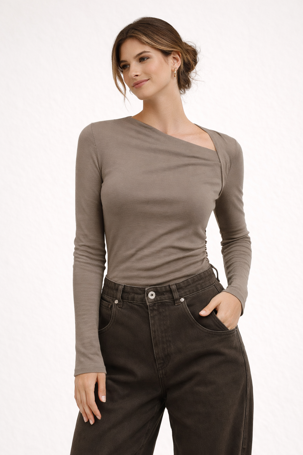 Gestricktes Rippen-T-Shirt mit asymmetrischem Ausschnitt für Frauen - Suria