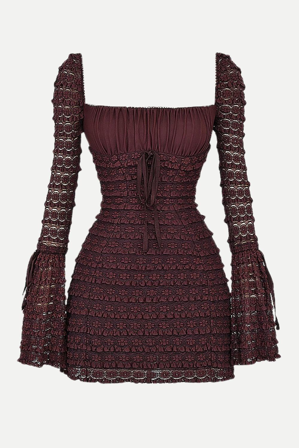 Kurzes Damenkleid mit Rüschen und langen Ärmeln - Signeva