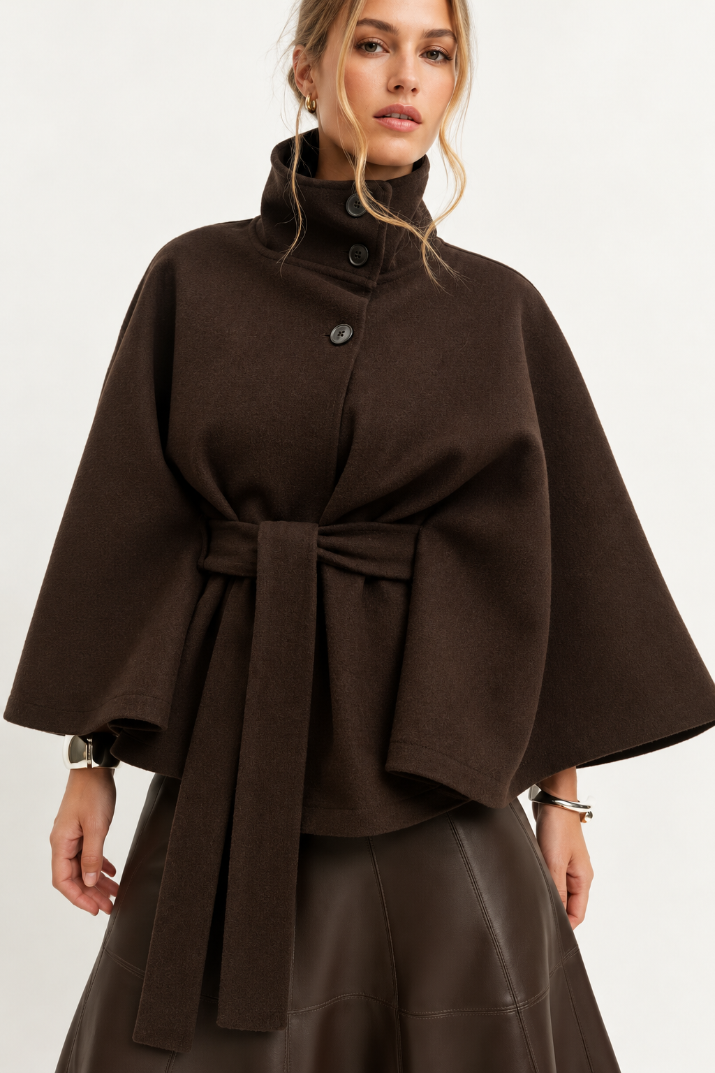 Cape-Jacke mit Stehkragen und Bindegürtel