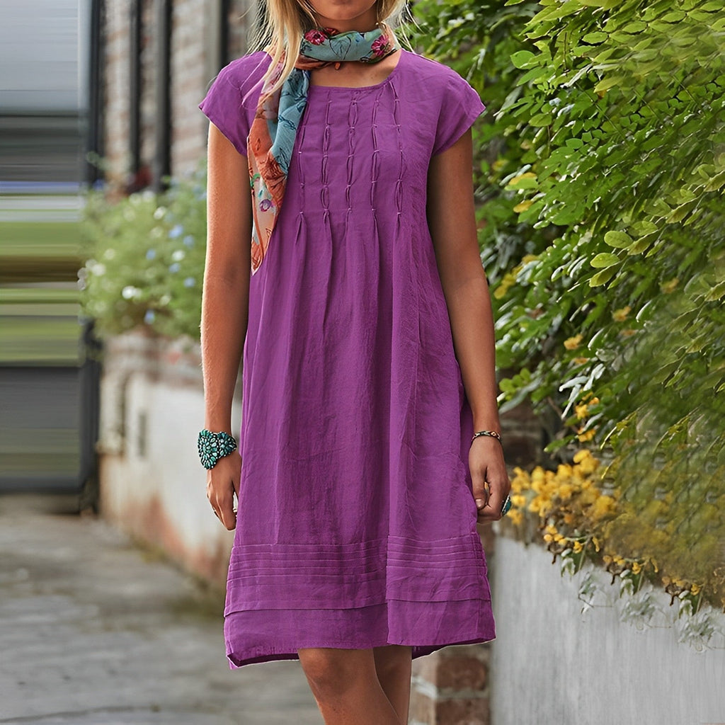 Doris Schönes schlichtes Kleid mit kurzen Ärmeln