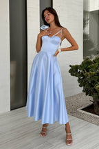 Clara - Damenkleid mit Schnitt und Trägern Blauton