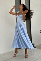 Clara - Damenkleid mit Schnitt und Trägern Blauton