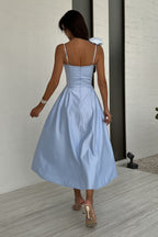 Clara - Damenkleid mit Schnitt und Trägern Blauton