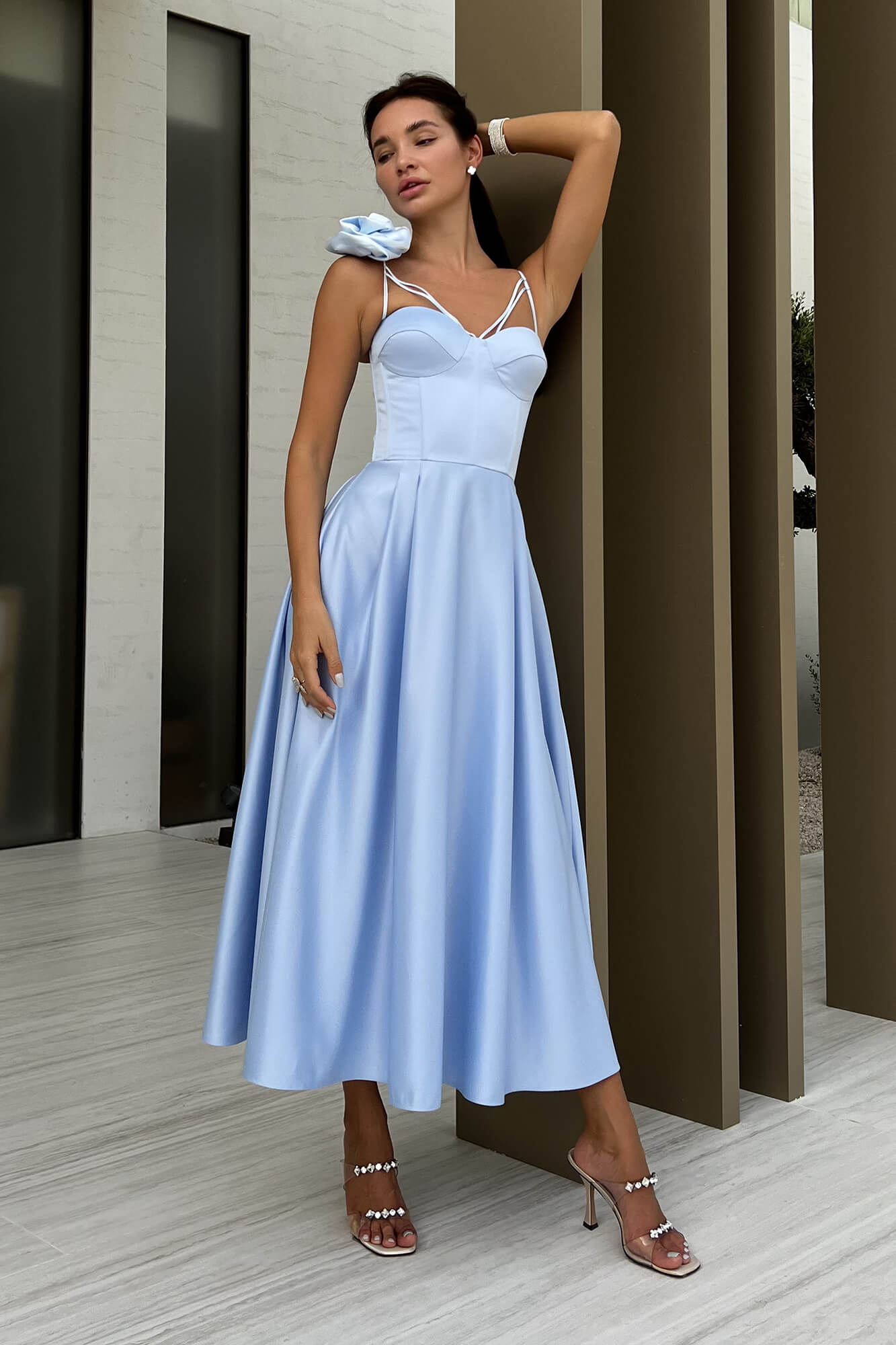 Clara - Damenkleid mit Schnitt und Trägern Blauton