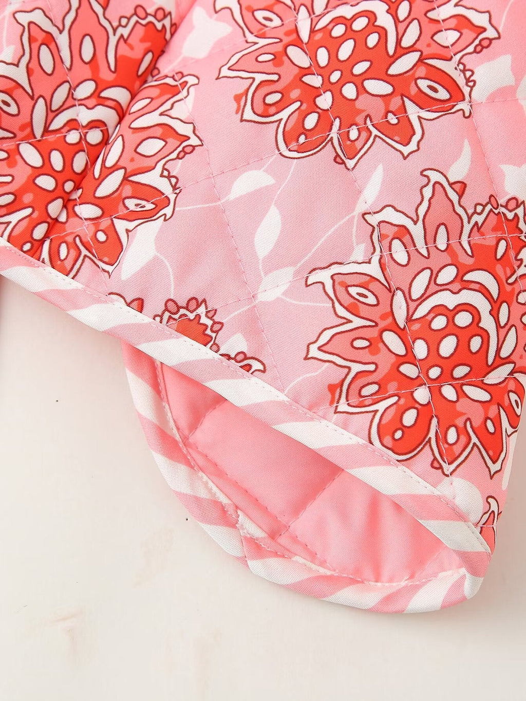 Jeansweste mit Blumenmuster, V-Ausschnitt und Bindedetails