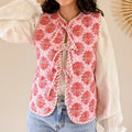 Jeansweste mit Blumenmuster, V-Ausschnitt und Bindedetails