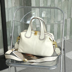 Damenhandtasche aus Kunstleder mit Metallbeschlägen im strukturierten Stil - Marcela