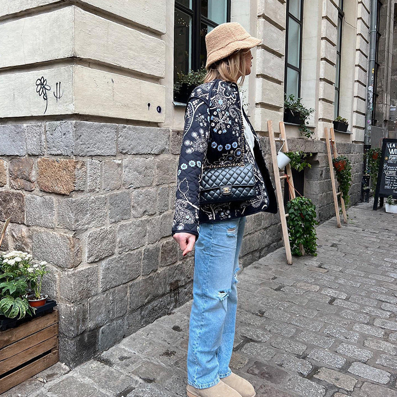 Steppjacke mit Blumenmuster und Ethno-Muster