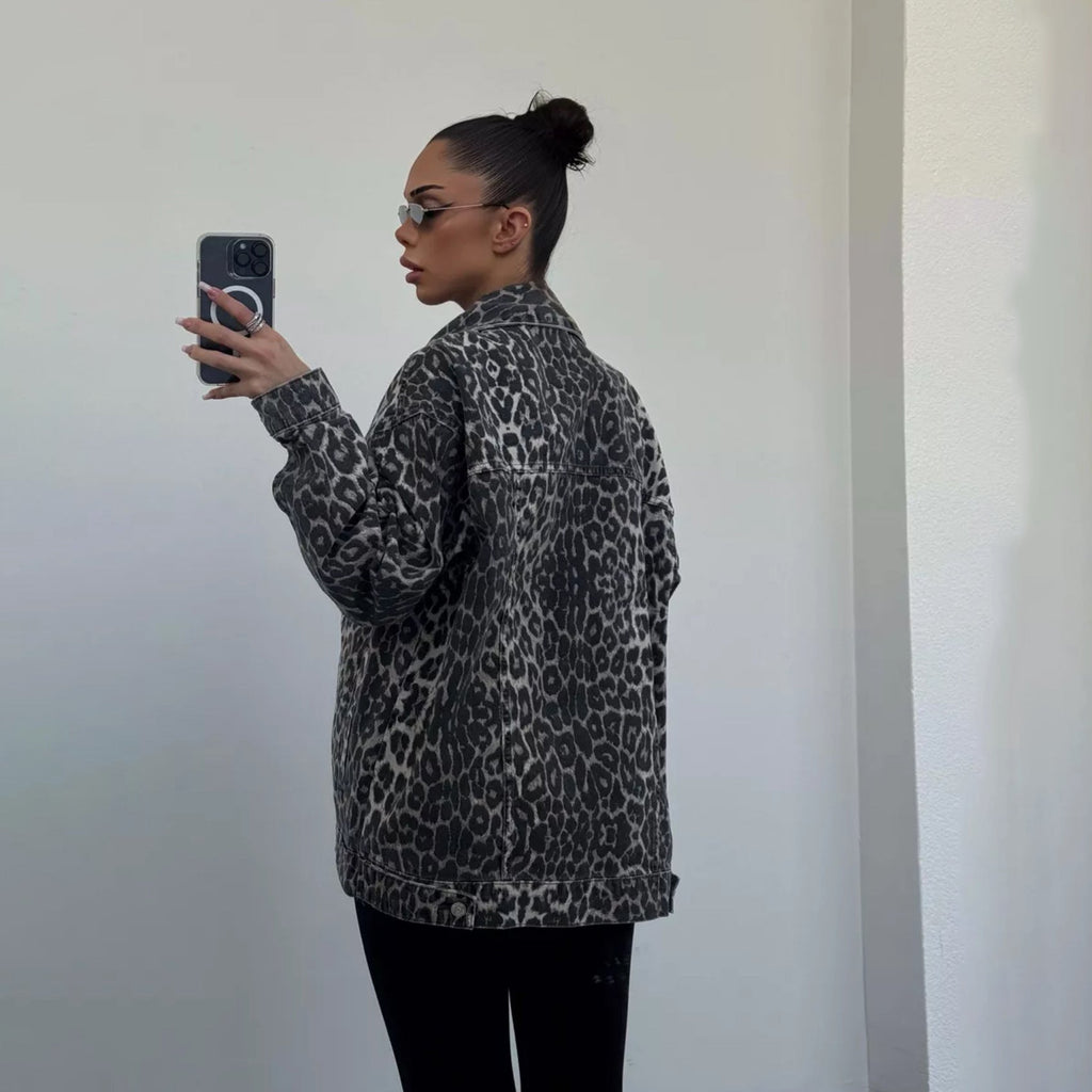 Jeansjacke mit Leopardenmuster und lockerer Passform