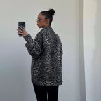Jeansjacke mit Leopardenmuster und lockerer Passform