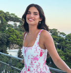 Amelia Florales und zartes Kleid