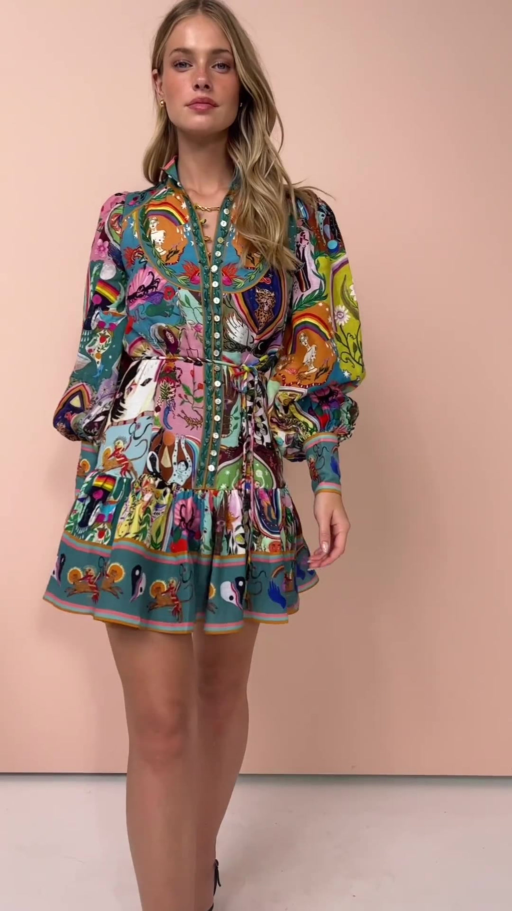 Violettes farbenfrohes böhmisches Kleid