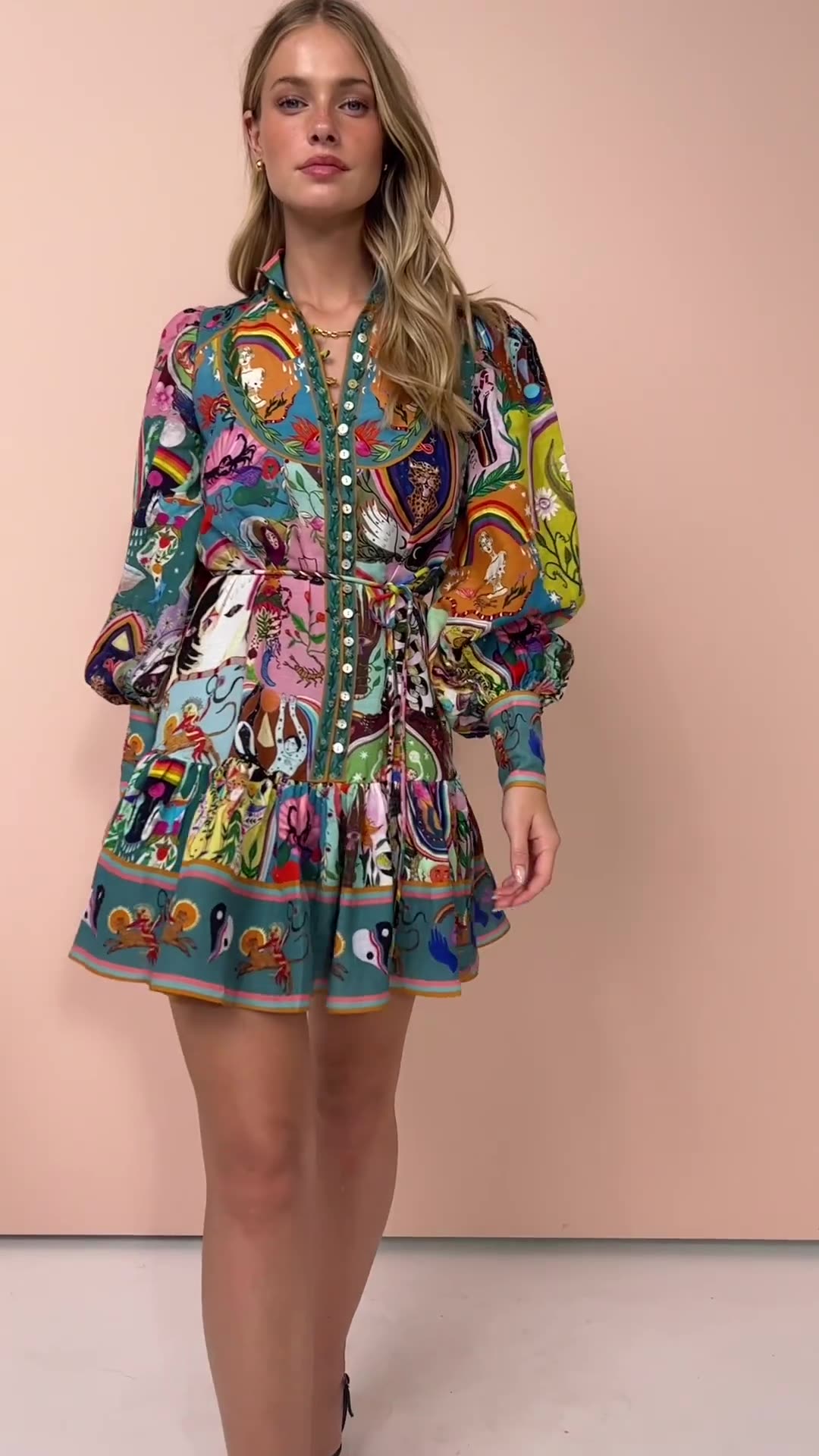 Violettes farbenfrohes böhmisches Kleid