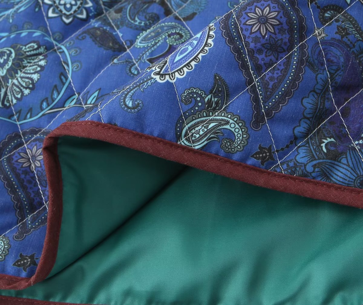 Steppjacke mit Ethno-Muster