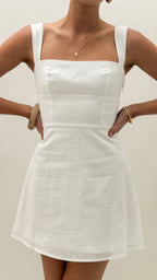 Weißes Minikleid mit quadratischem Ausschnitt – Luoa