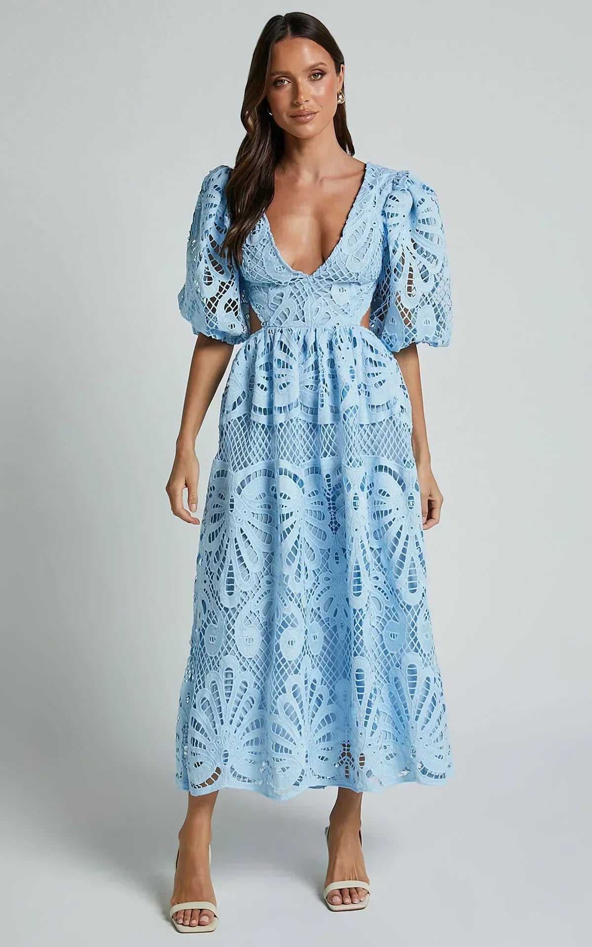 Maxikleid mit V-Ausschnitt und durchbrochener Spitze - Liora