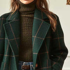 Eleganter Damenmantel mit breitem Revers und Karomuster - Yara