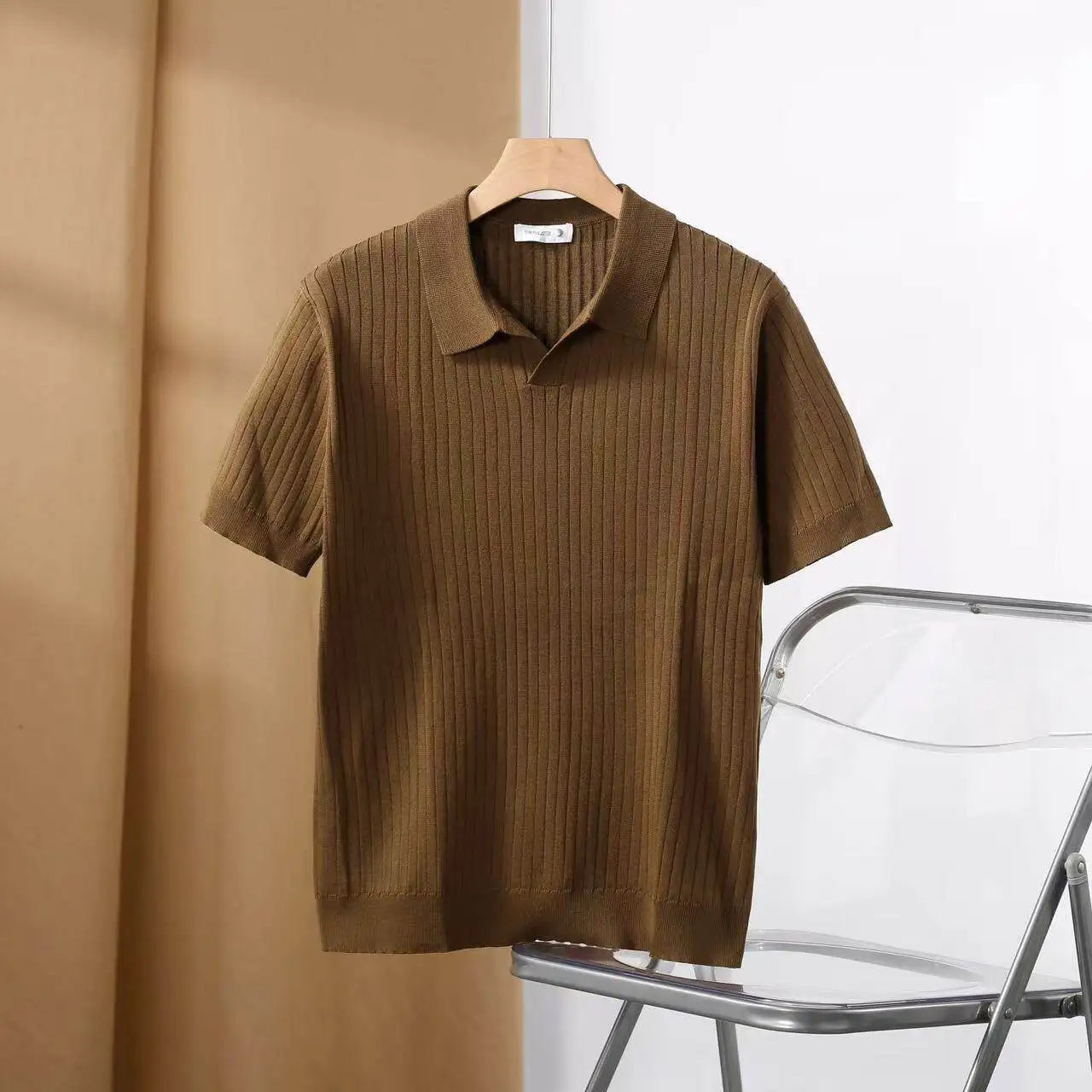 Herren-Poloshirt in schmaler Passform mit vertikaler Struktur und breitem Kragen - Darel