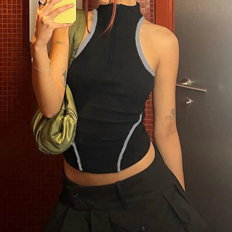 Zoe - Sportliches Crop-Top mit hohem Kragen
