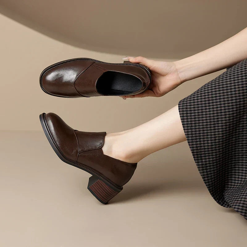 Damen Leder Slipper mit breitem Absatz und runder Spitze - Maelle