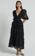Maxikleid mit V-Ausschnitt und durchbrochener Spitze - Liora