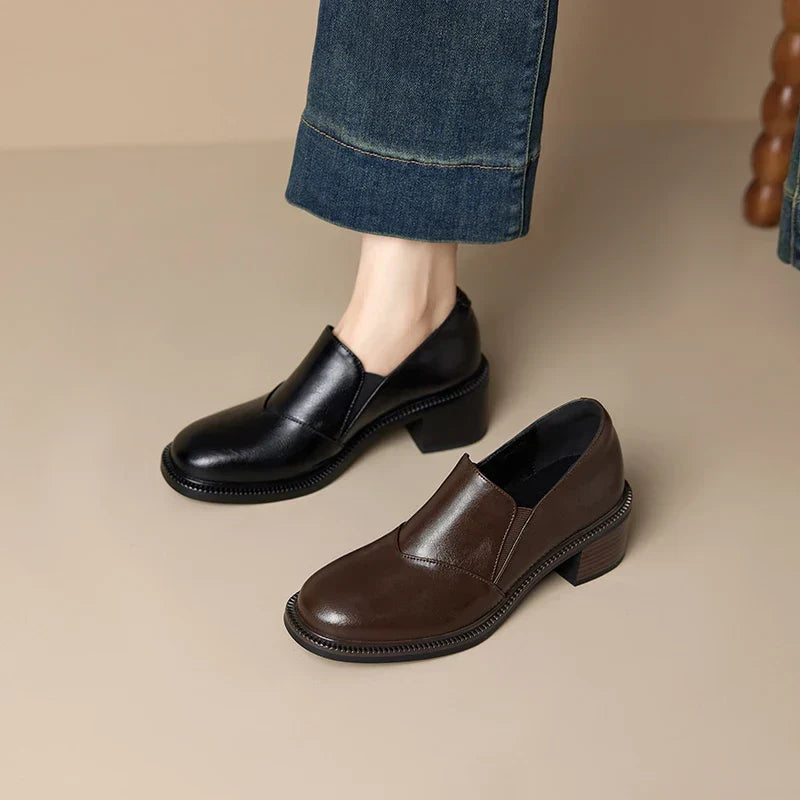Damen Leder Slipper mit breitem Absatz und runder Spitze - Maelle
