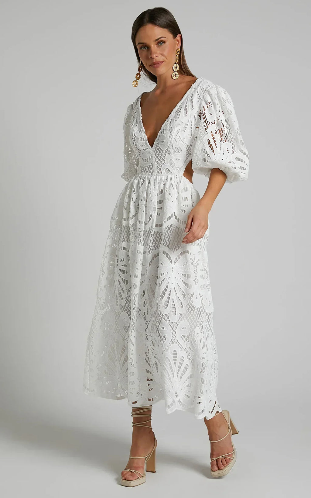 Maxikleid mit V-Ausschnitt und durchbrochener Spitze - Liora