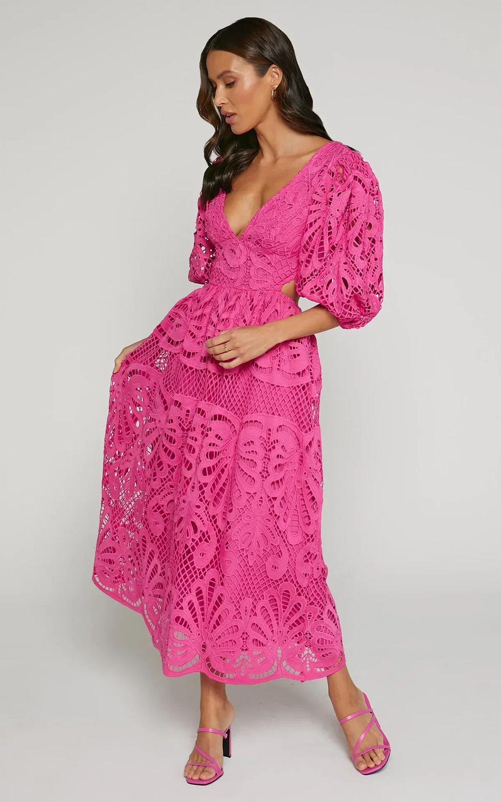 Maxikleid mit V-Ausschnitt und durchbrochener Spitze - Liora