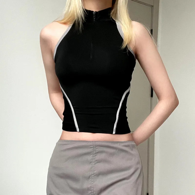 Zoe - Sportliches Crop-Top mit hohem Kragen