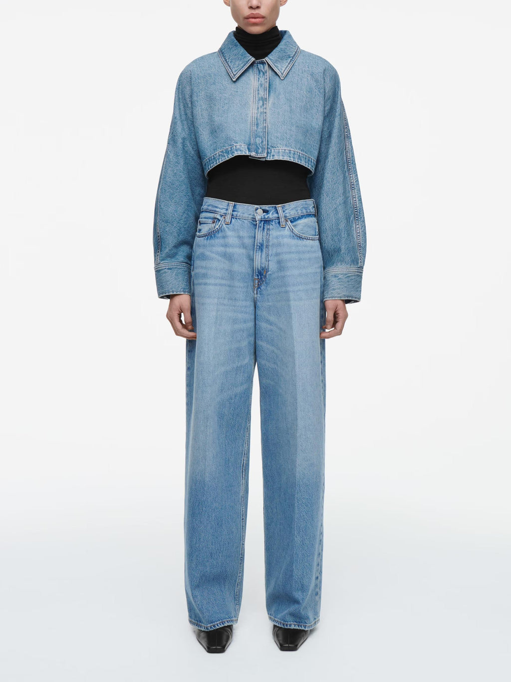 Jeansjacke im Oversize-Schnitt im kurzen Schnitt im Used-Look